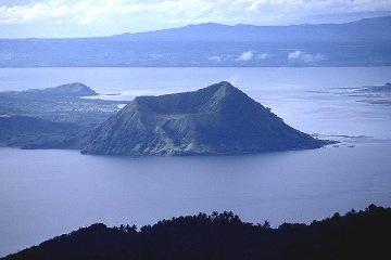 Taal Trekking Tour with lunch