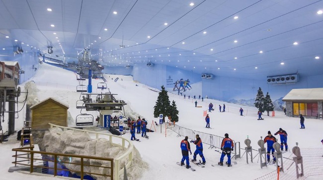 Enjoy Skiing at Ski Dubai