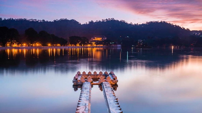 Sunrise at Kandy Lake