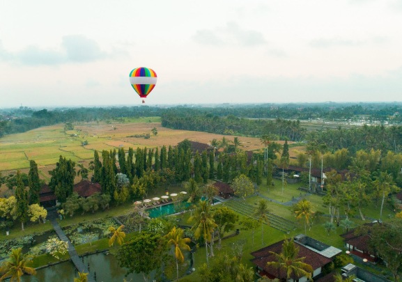 Dinner with Hot Air Ballooning at Chedi Club