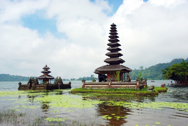 Visit Ulun Danu Temple