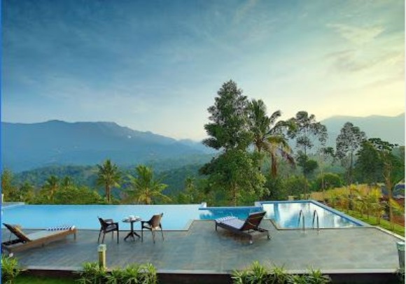 Hotel Leaf Munnar Pool View