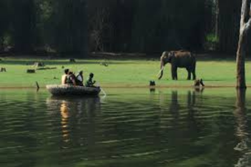Munnar Houseboat Tour Package for Couple